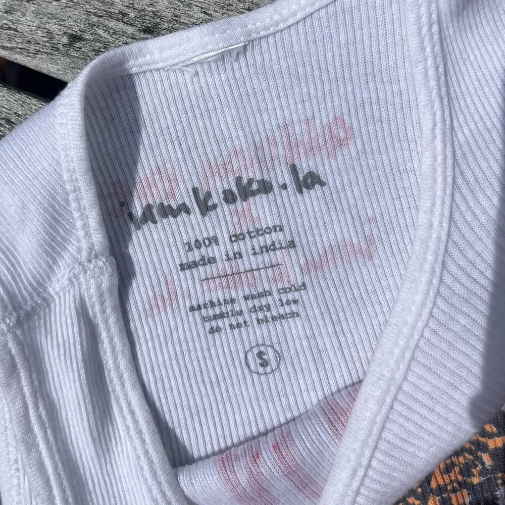 Leopard Graphic Muscle Tank - Picture 4 of 4